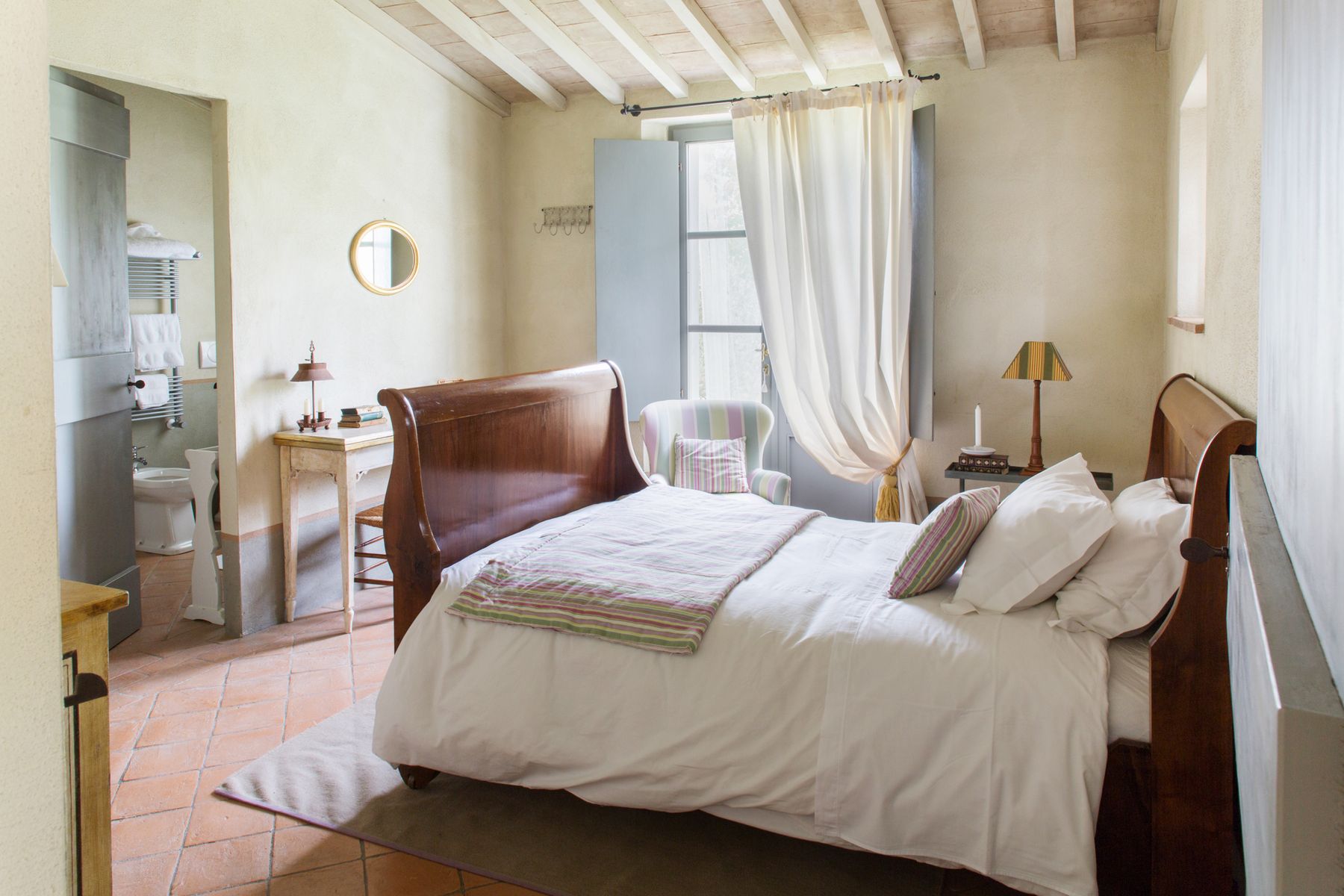 French bed