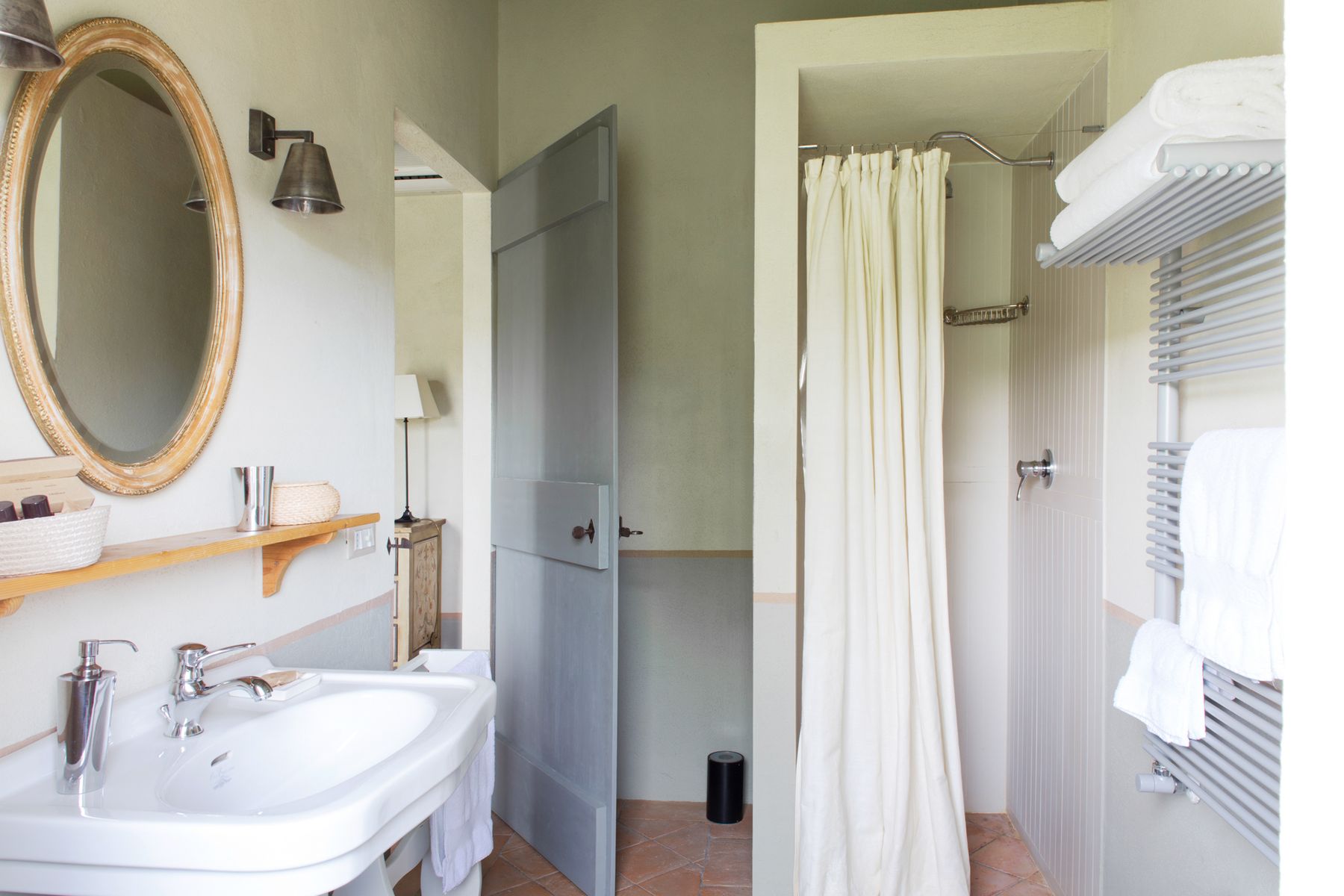 bathroom 