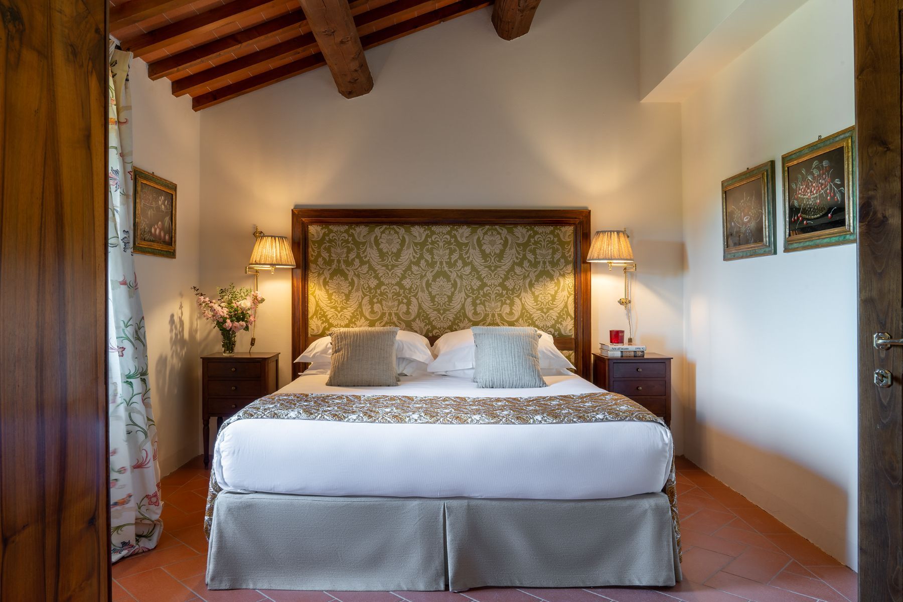Adorna villa photo.