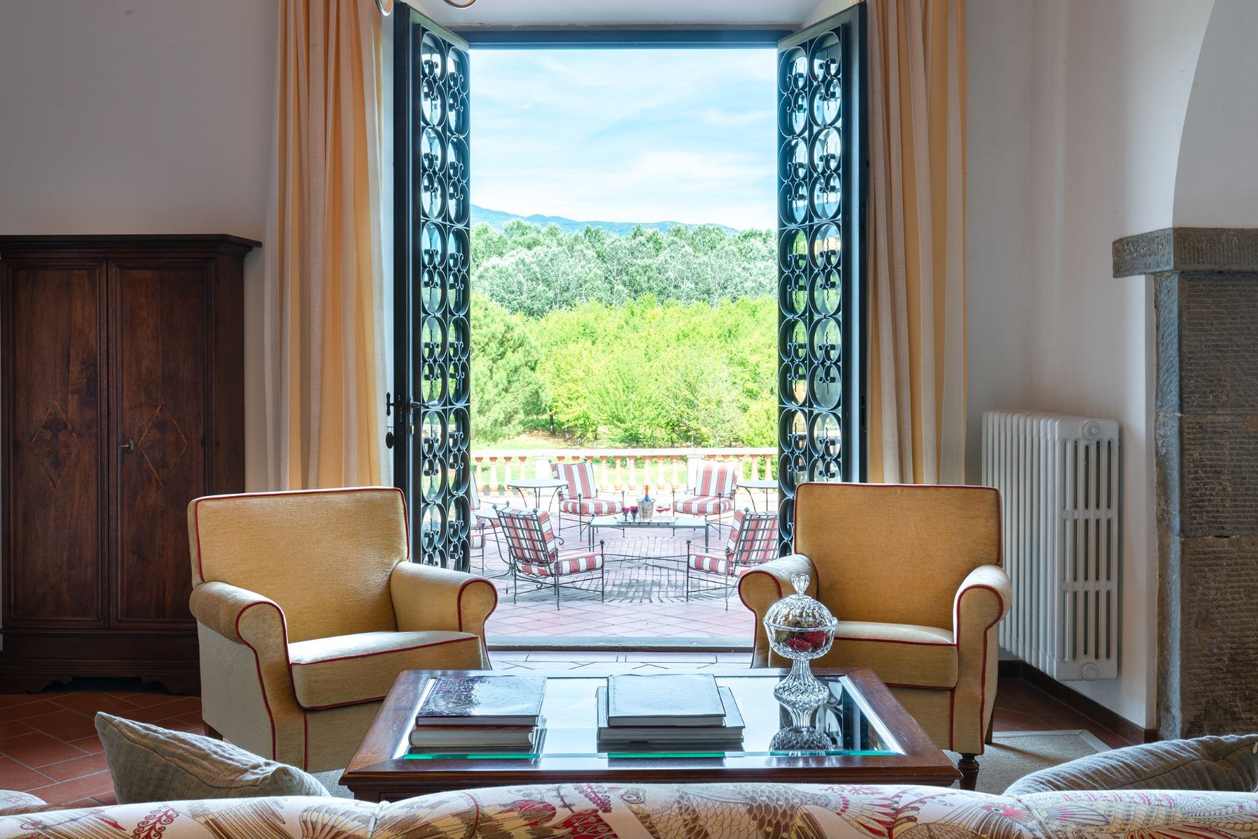 Adorna villa photo.