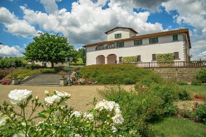 Adorna villa photo.