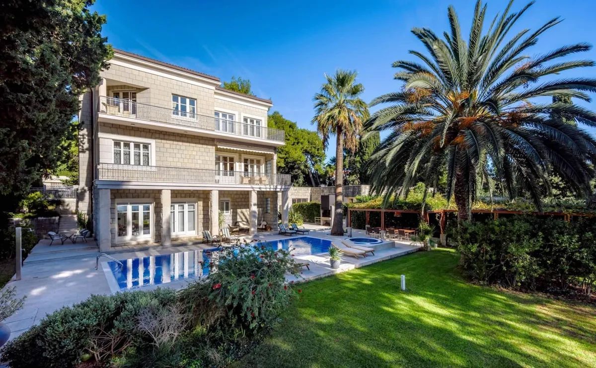 Villa Prestige villa photo.