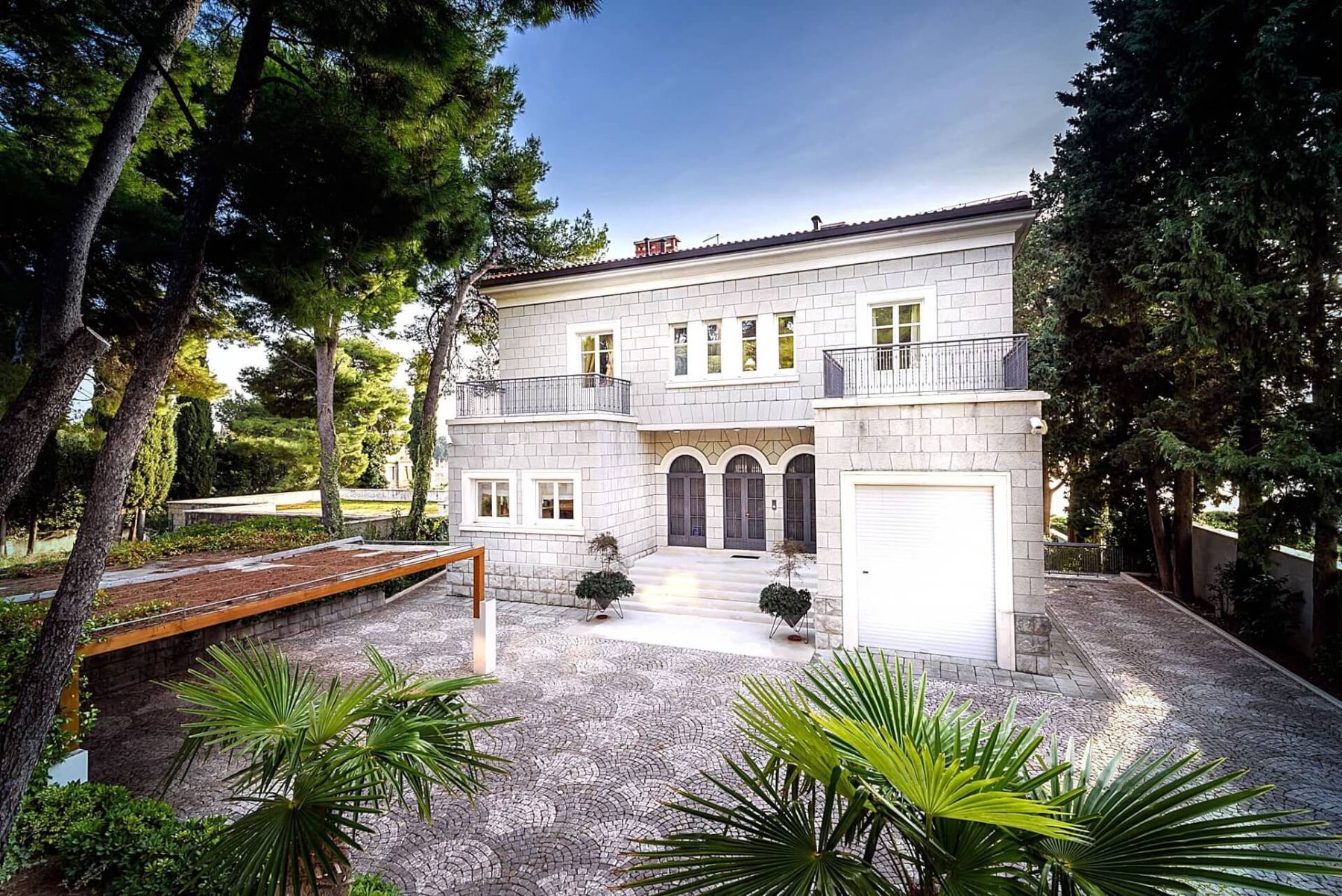 Villa Prestige villa photo.