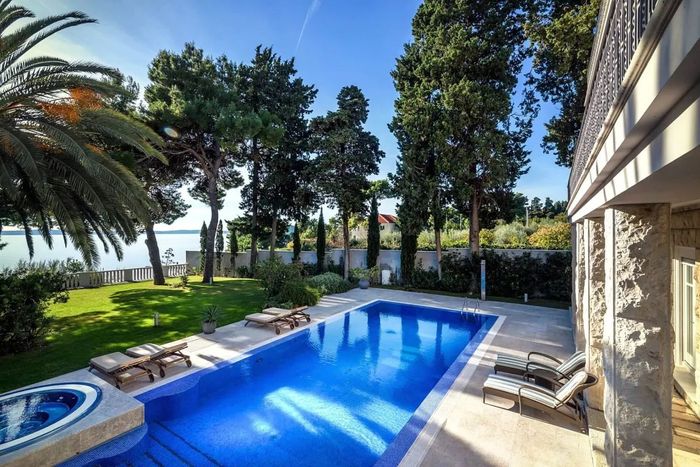Villa Prestige villa photo.