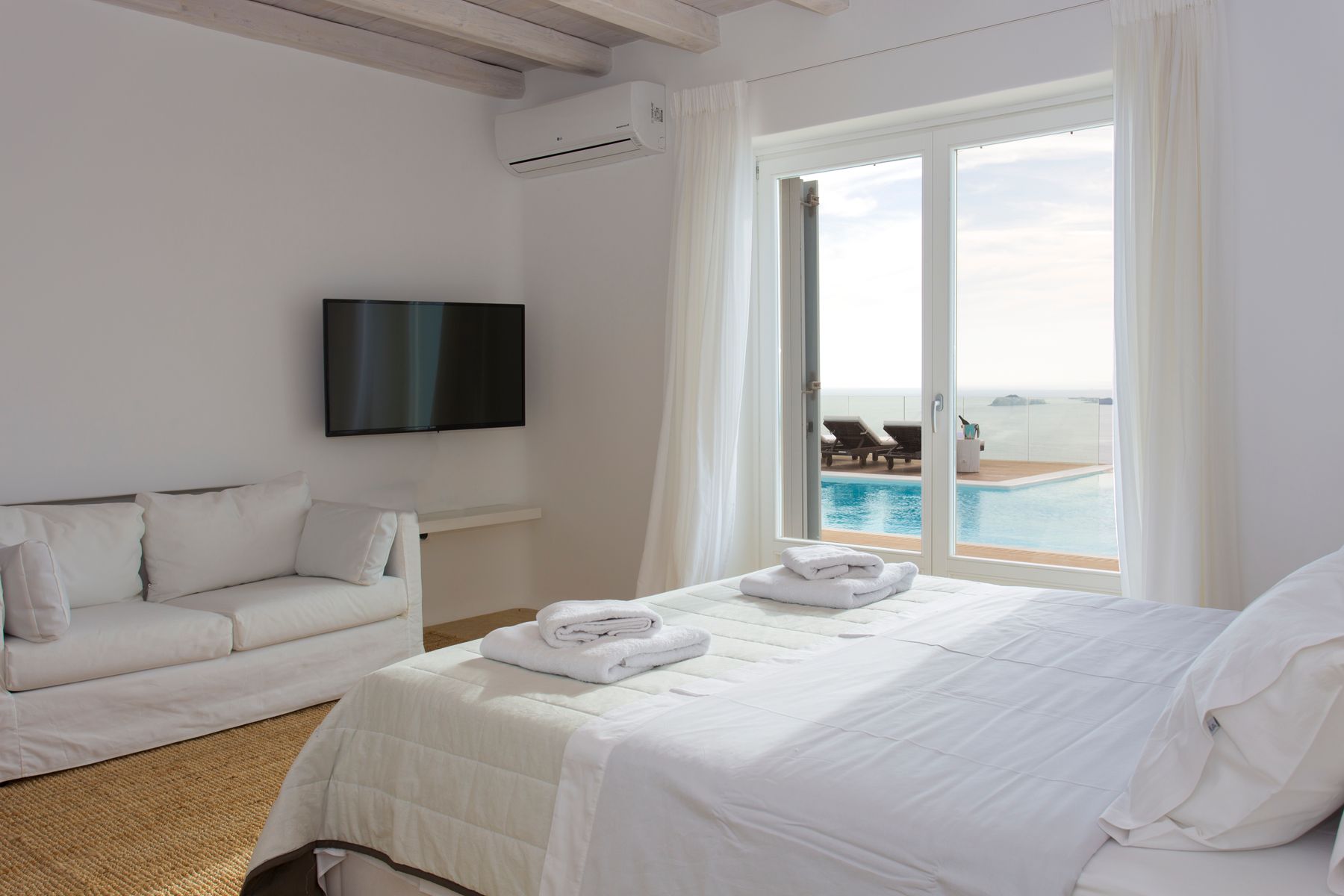 Horatia villa photo.