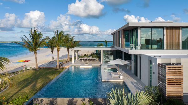 Amazing villa on the beach