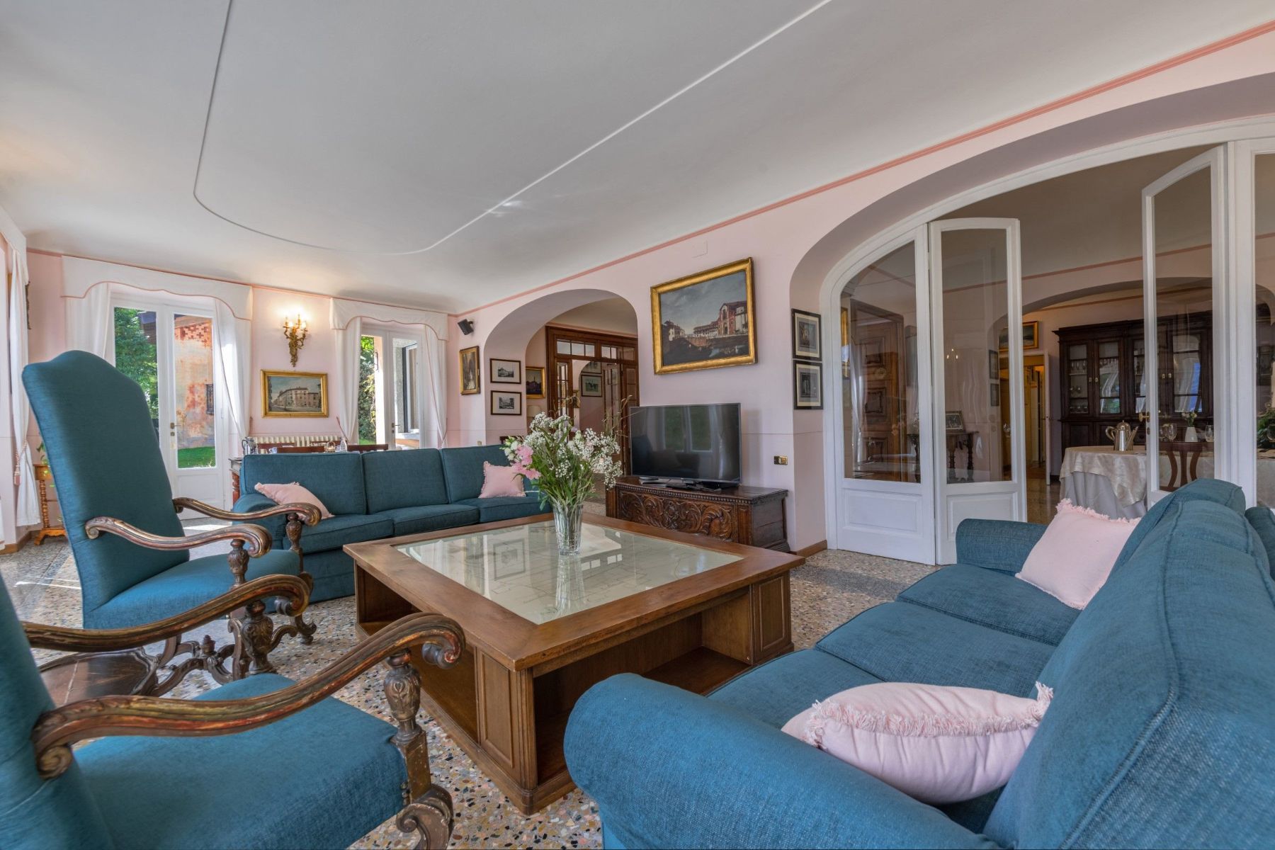 Dada villa photo.