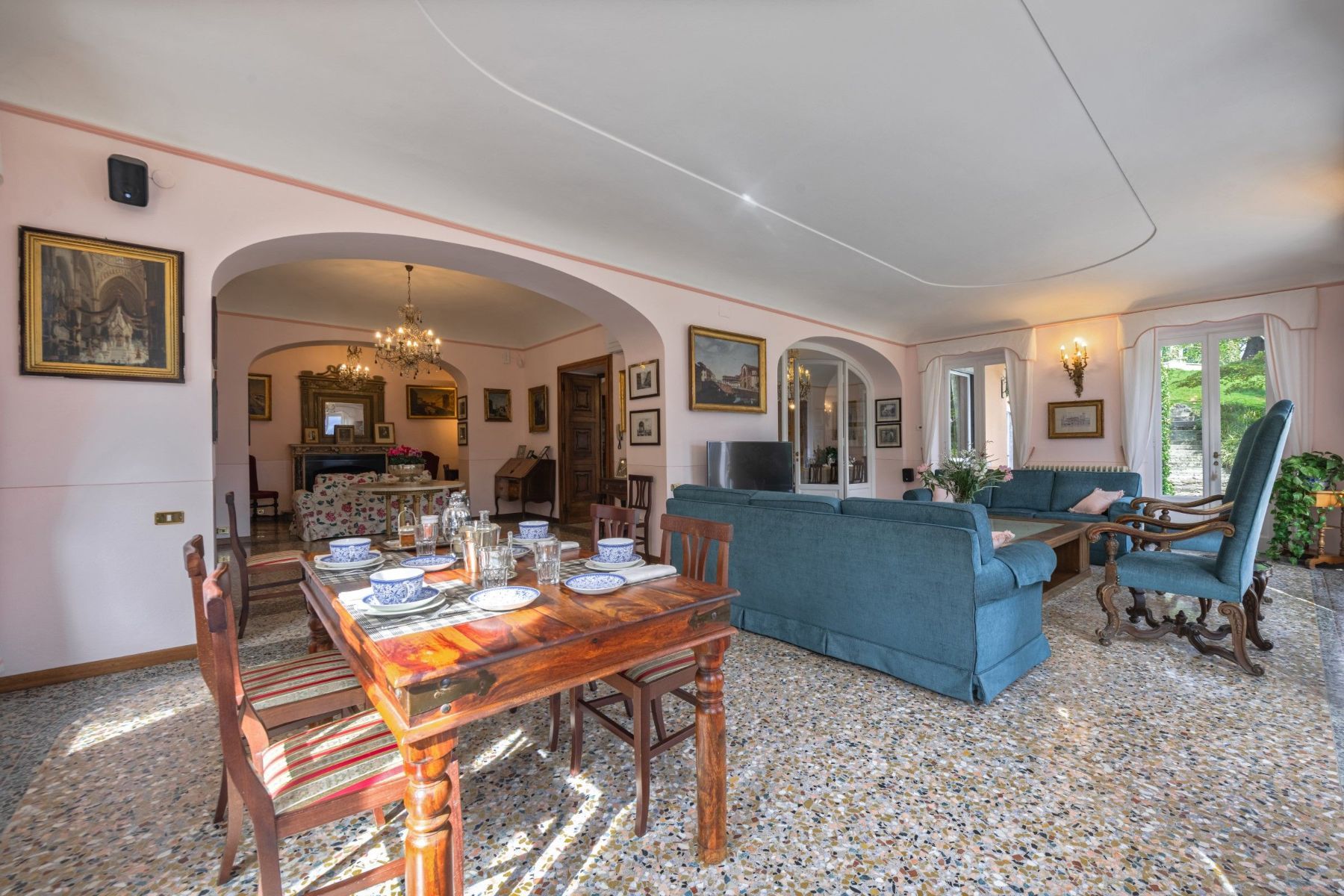 Dada villa photo.