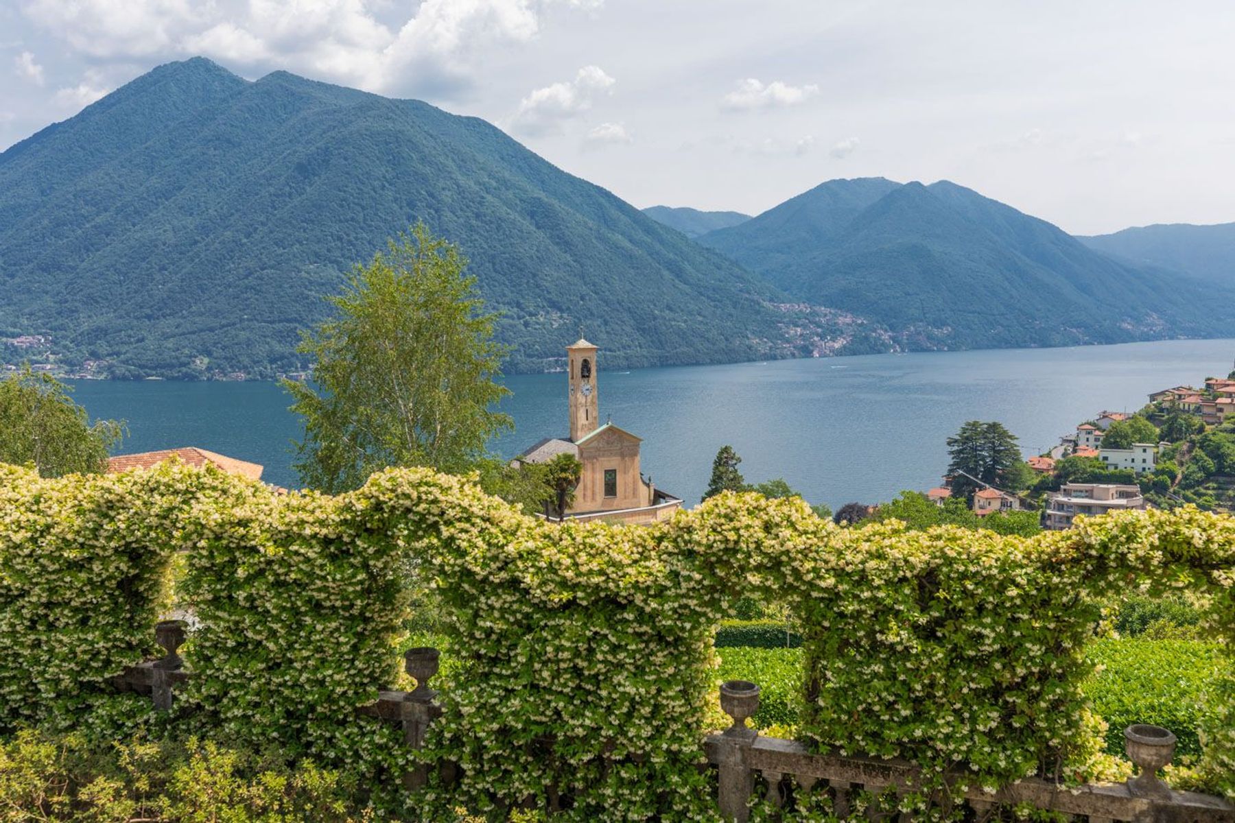 Vista Lago villa photo.