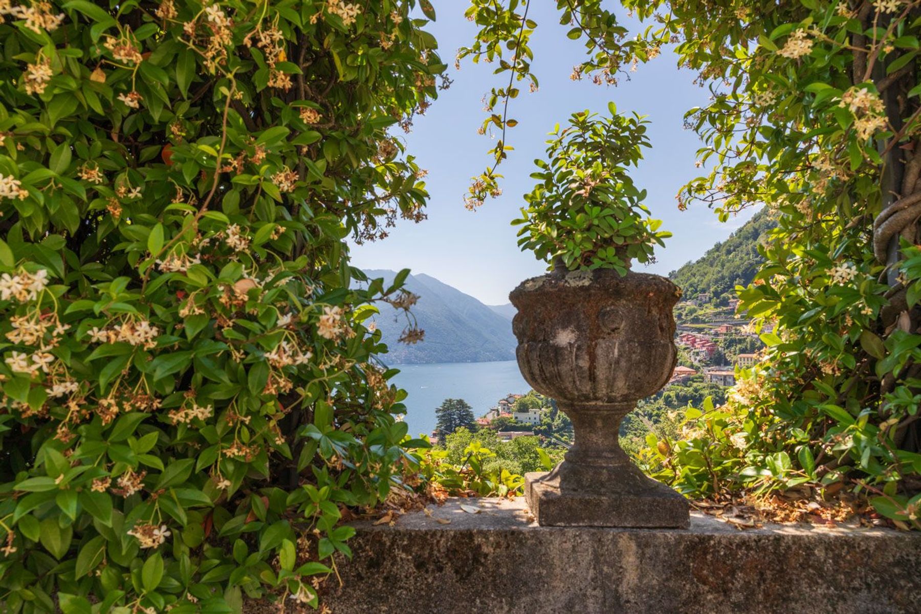 Vista Lago villa photo.