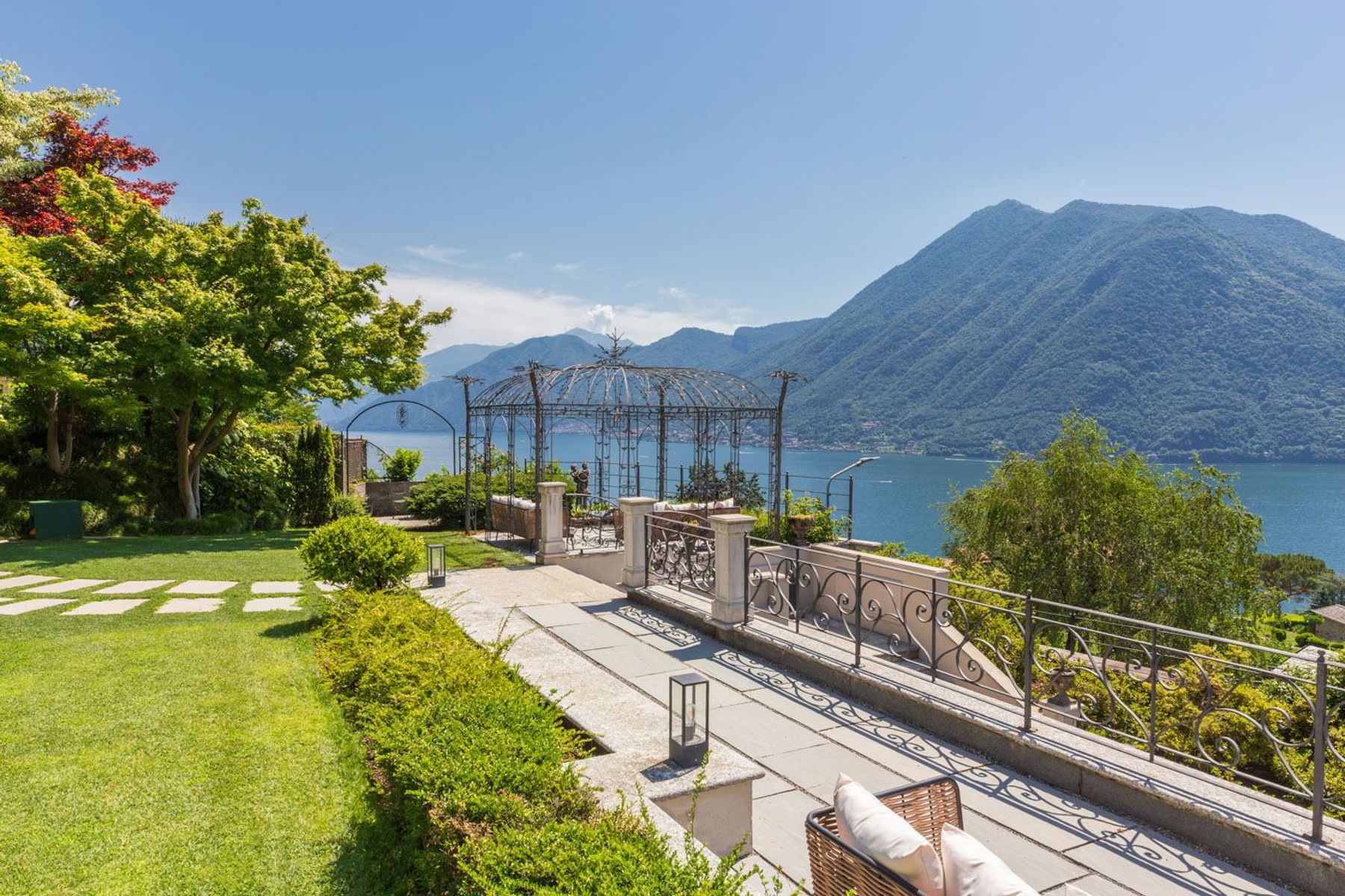 Vista Lago villa photo.