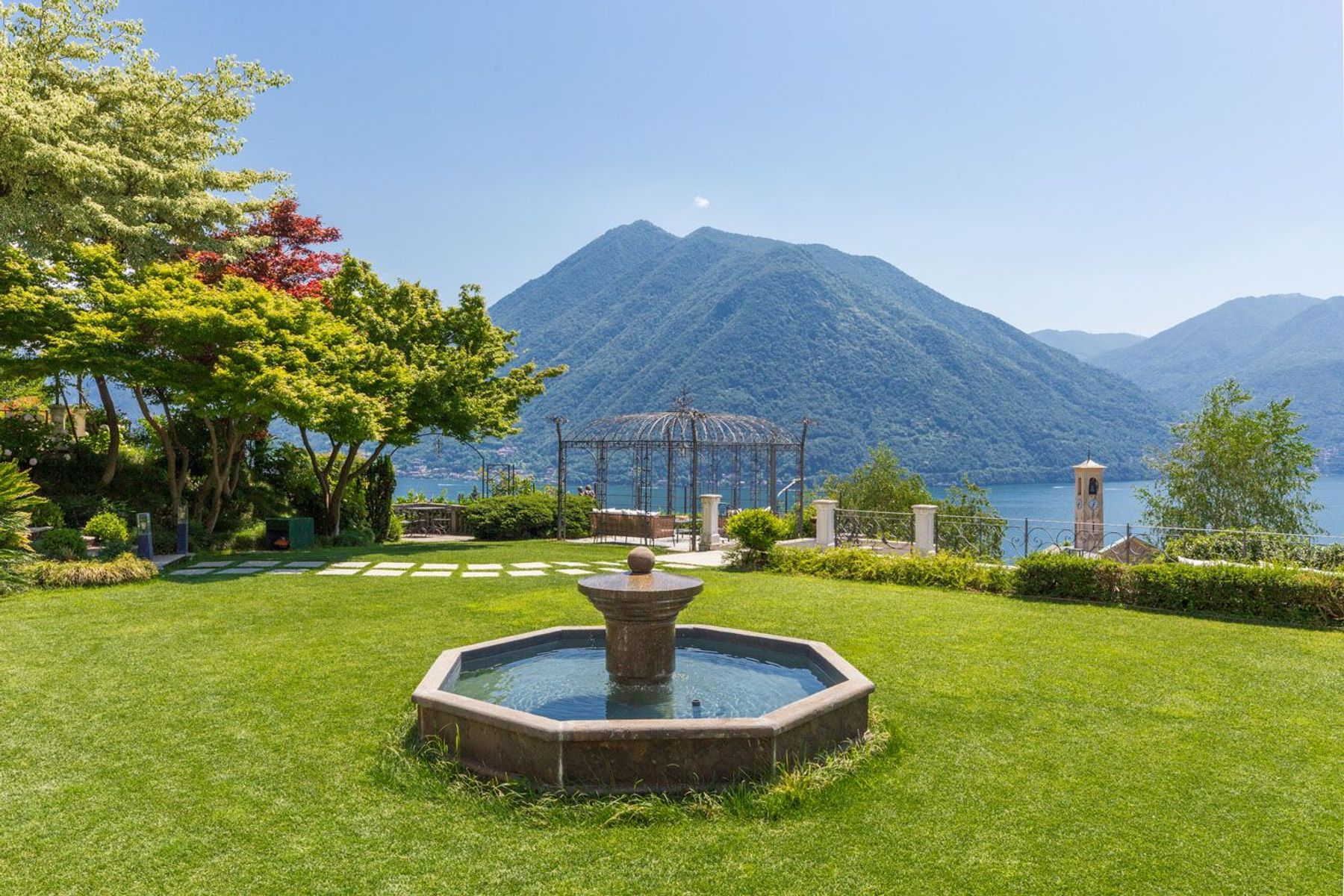 Vista Lago villa photo.