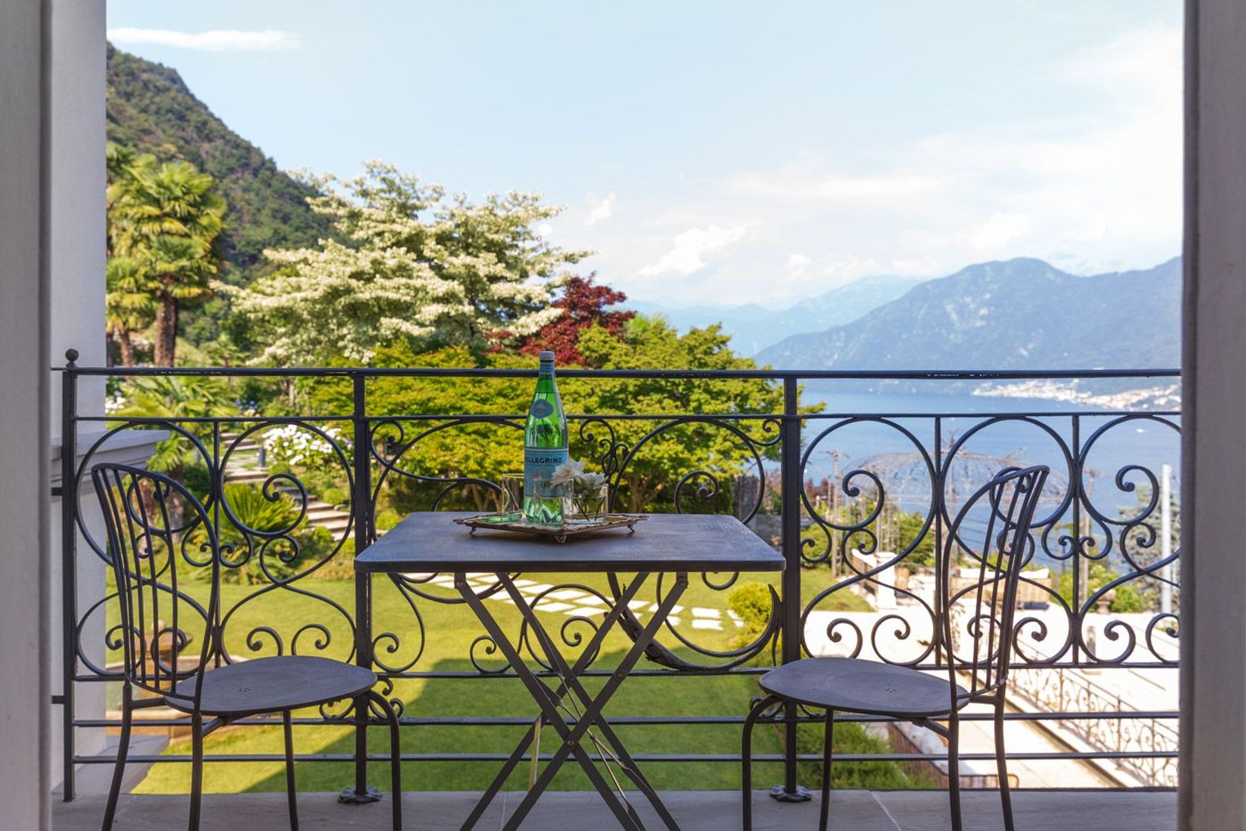 Vista Lago villa photo.