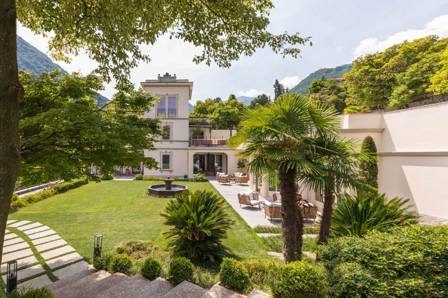 Vista Lago villa photo.