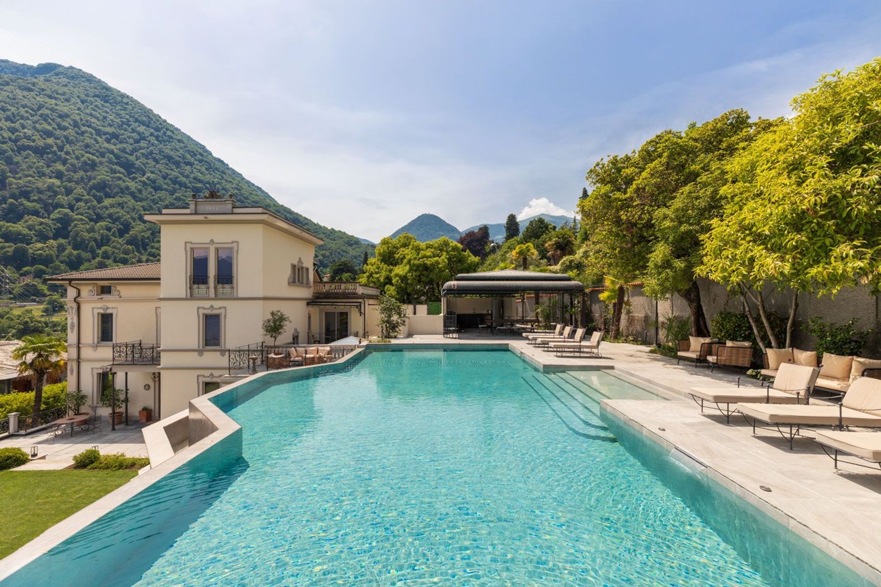 Vista Lago villa photo.