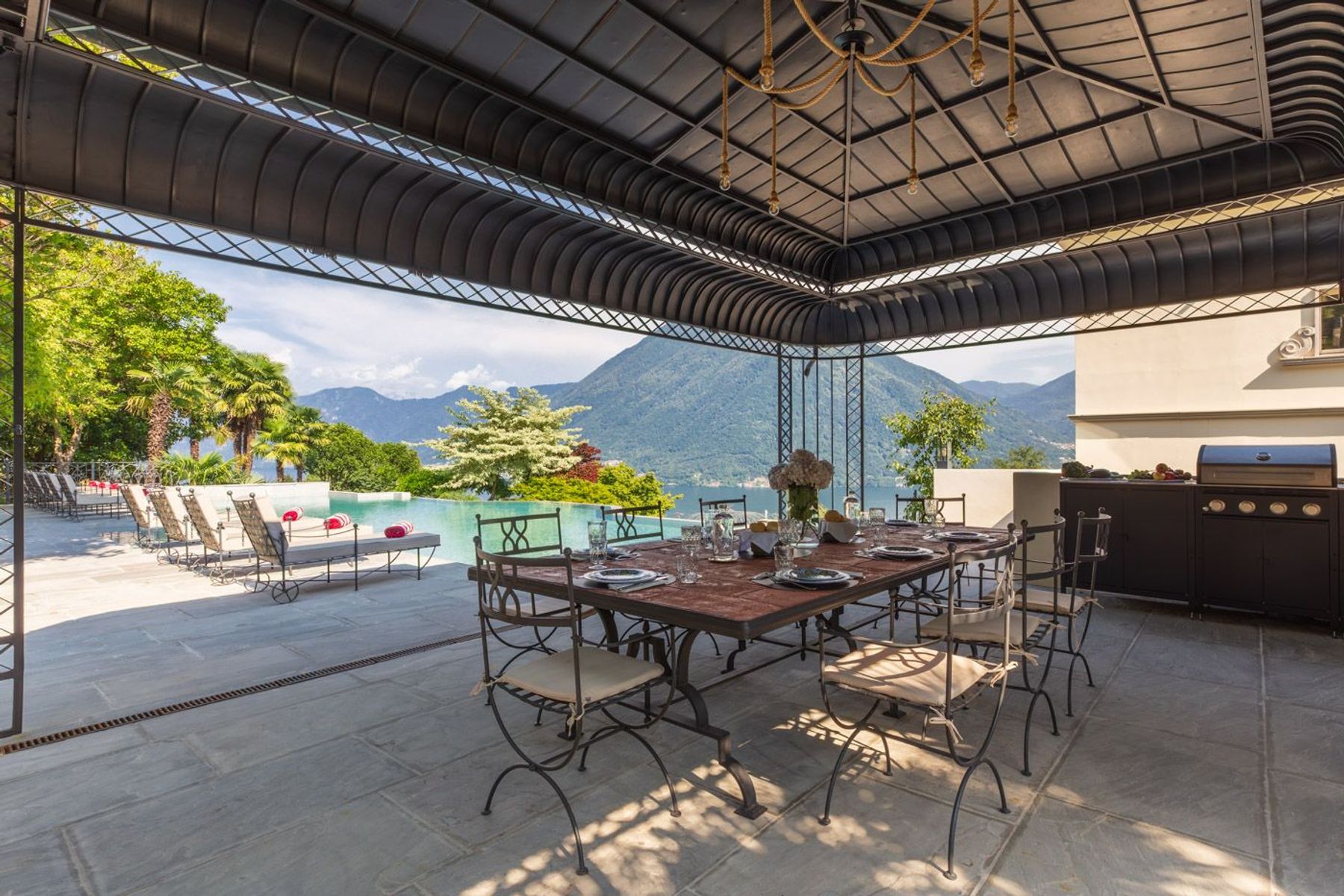 Vista Lago villa photo.