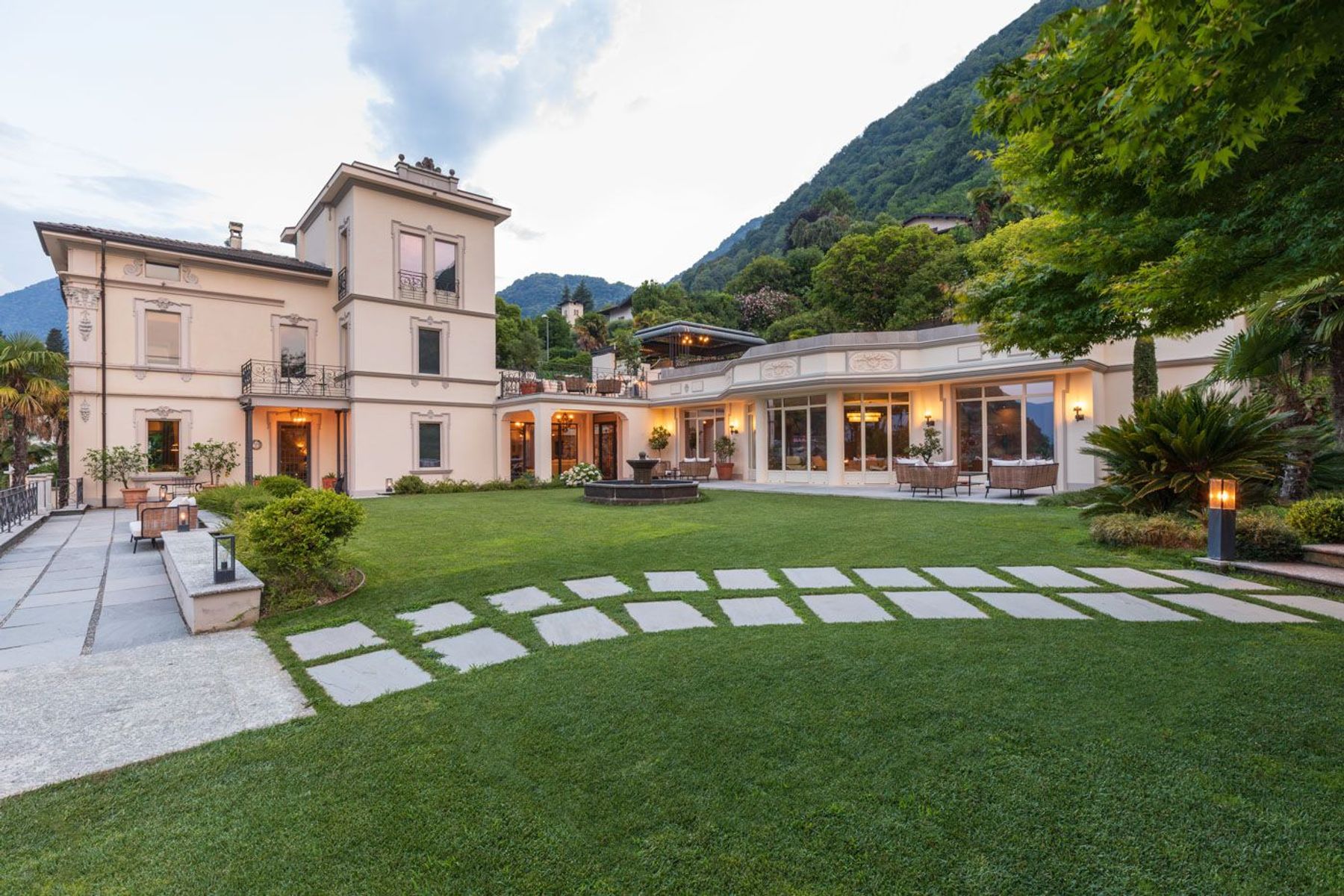 Vista Lago villa photo.