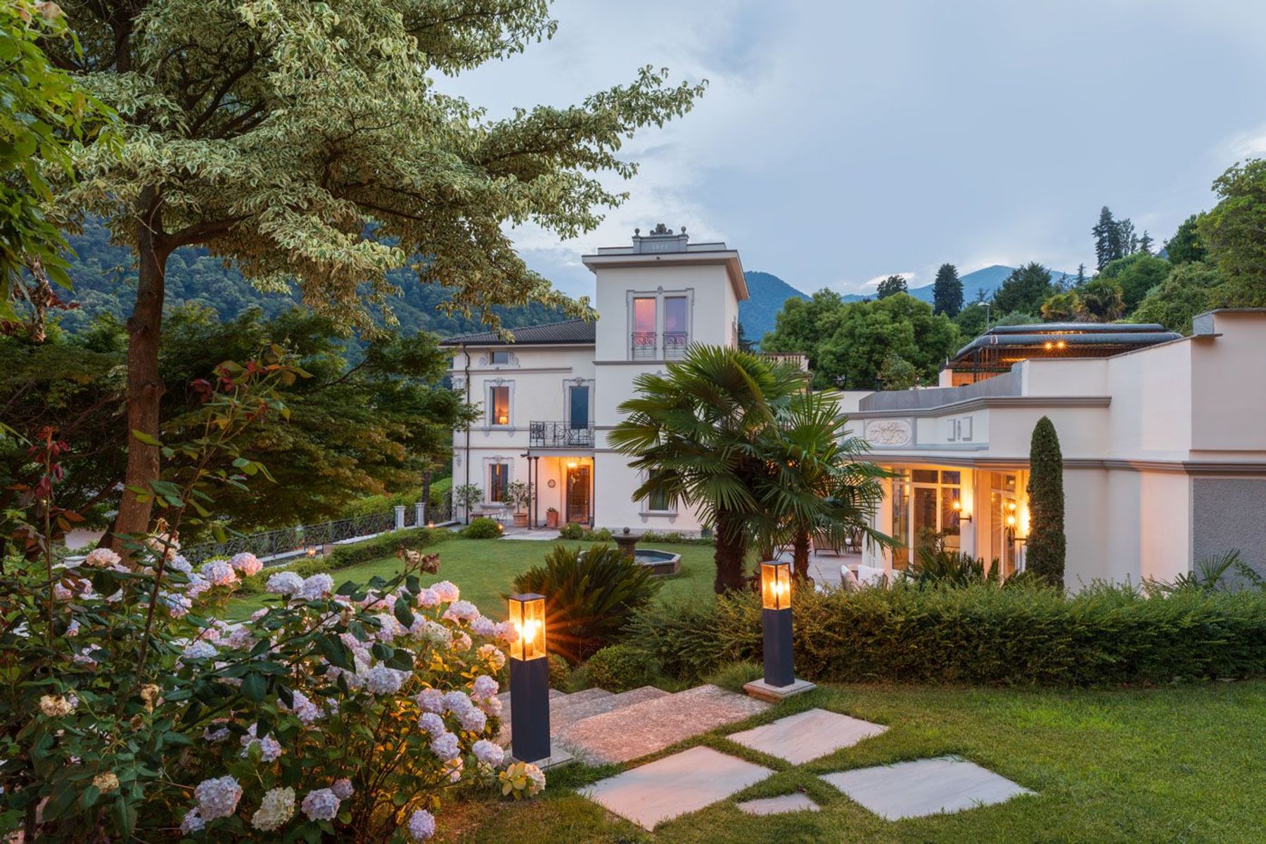 Vista Lago villa photo.