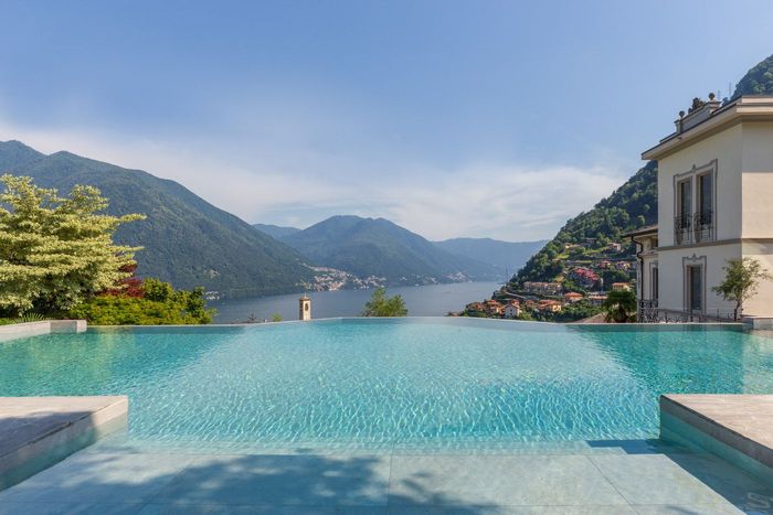 Vista Lago villa photo.