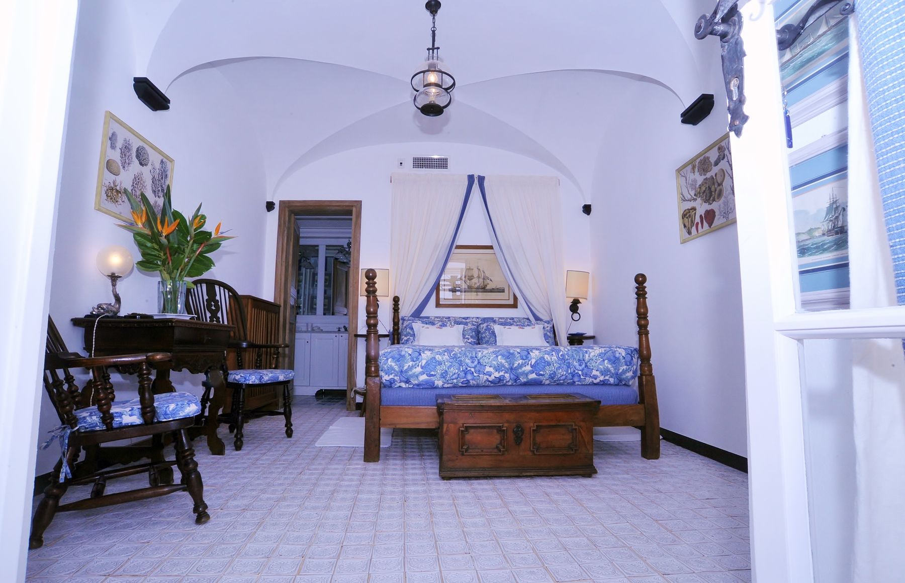 Queen bedroom