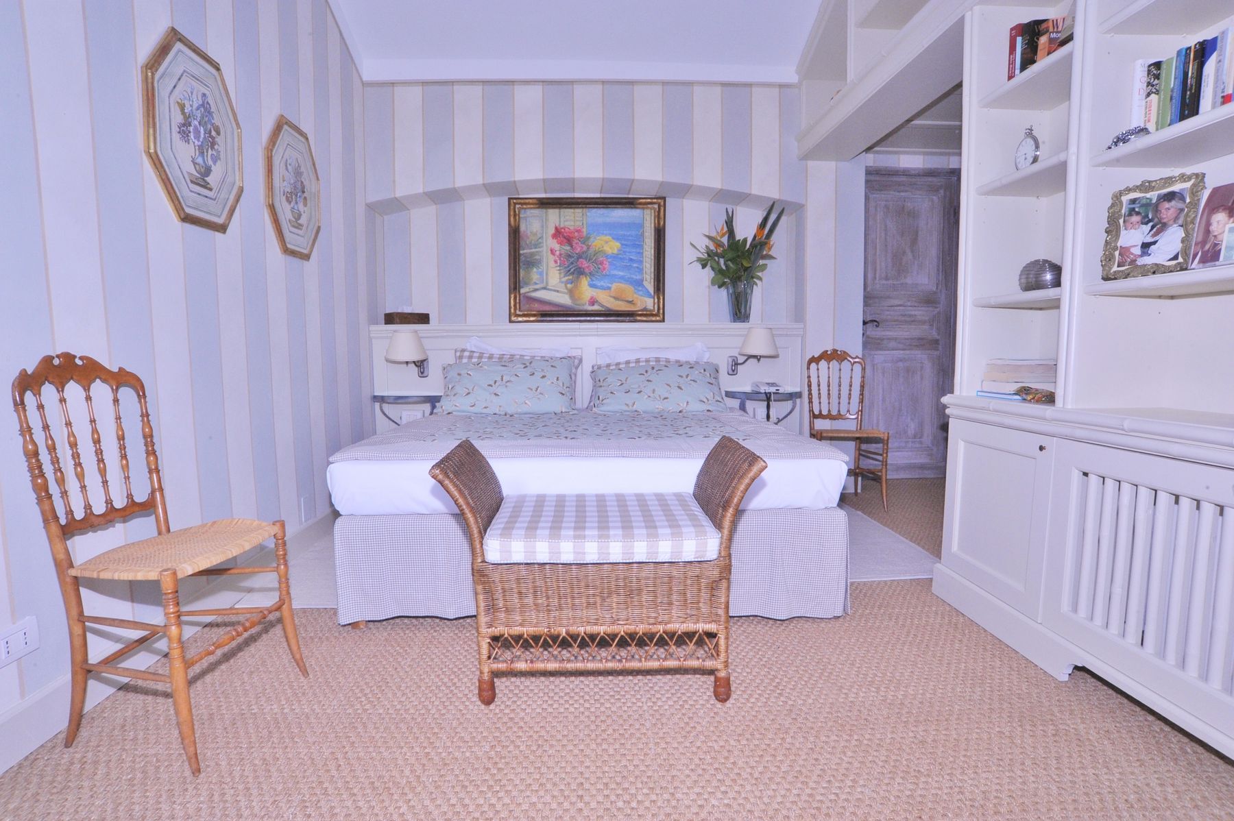 Queen bedroom