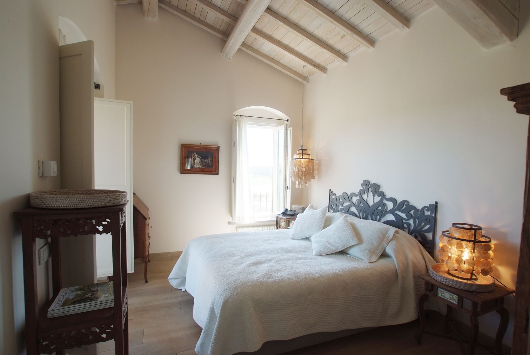 Queen bedroom