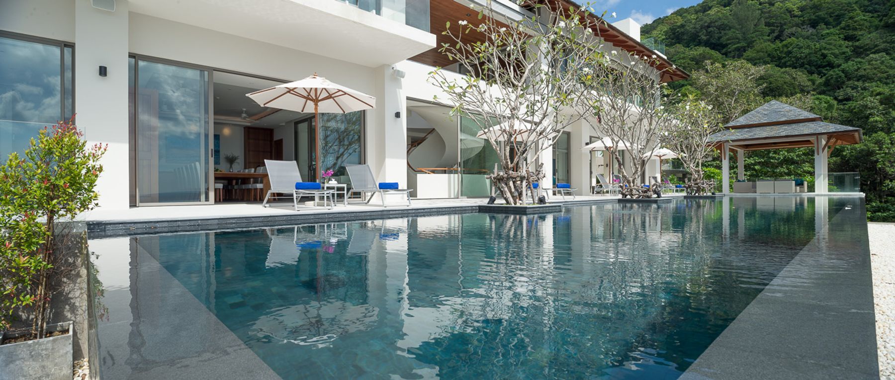 The Aquila villa photo.