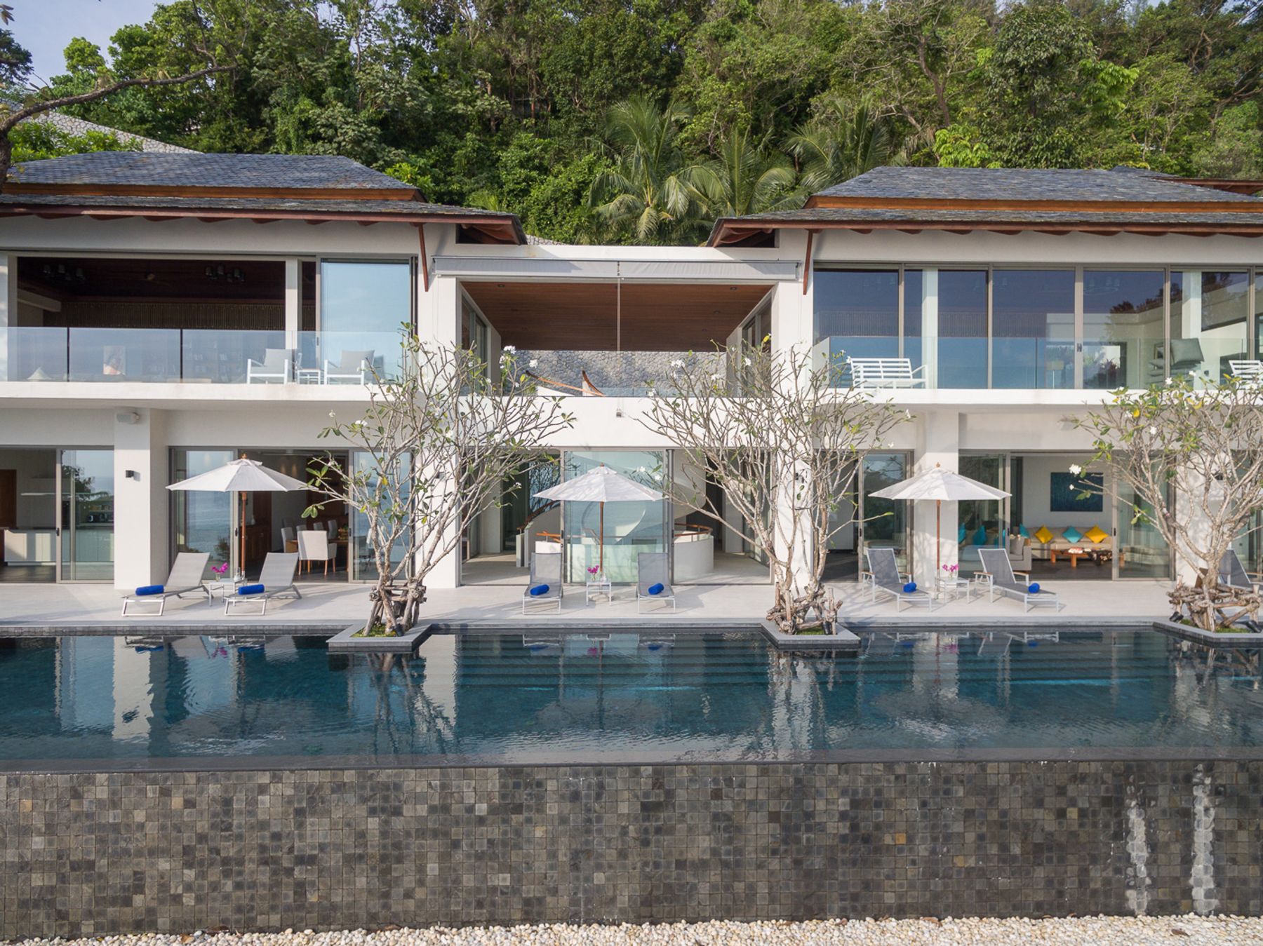 The Aquila villa photo.