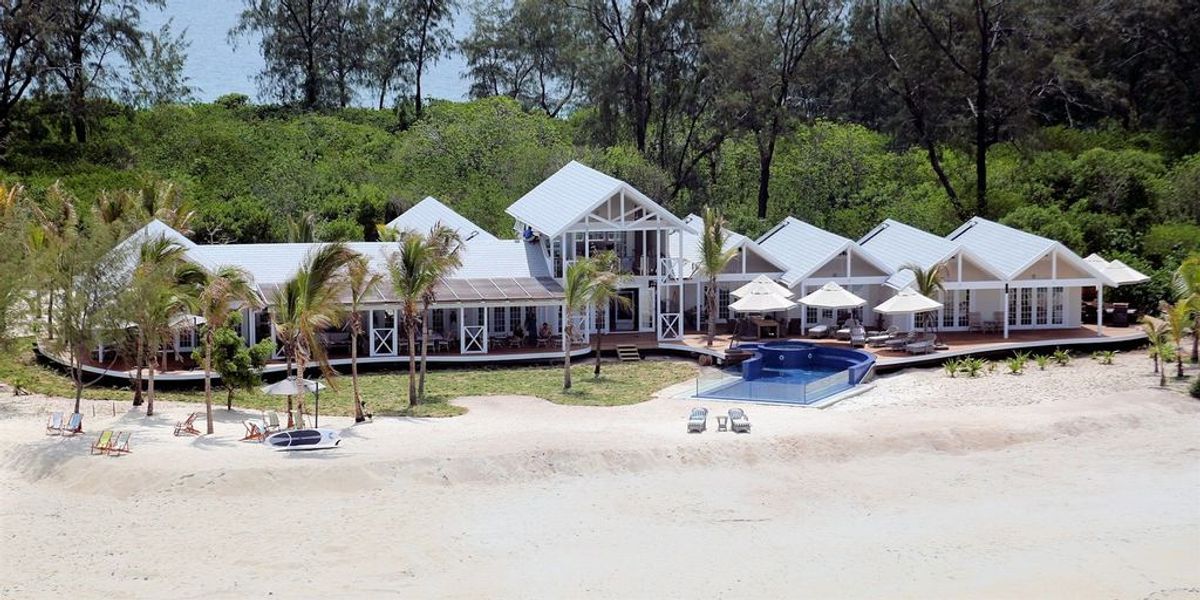 Thanda Island villa photo.