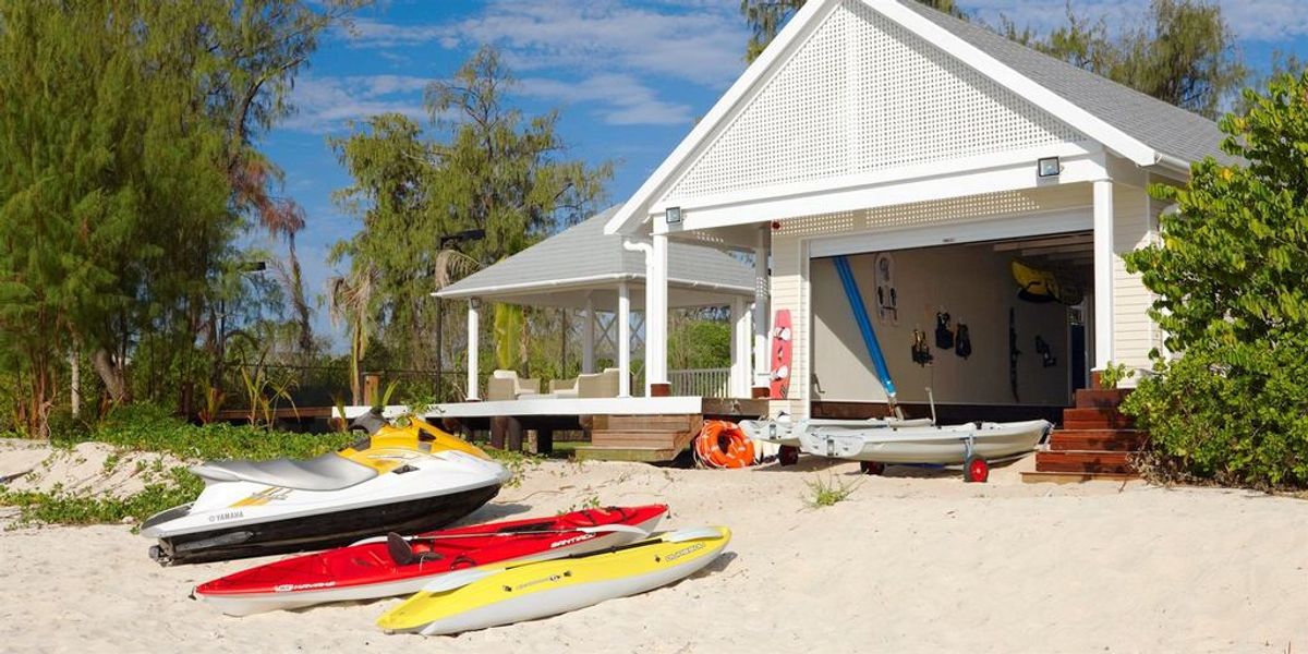 Thanda Island villa photo.
