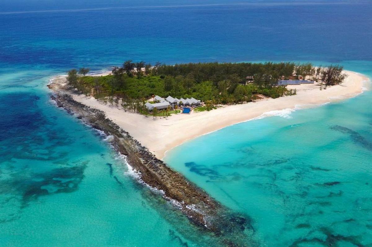 Thanda Island villa photo.