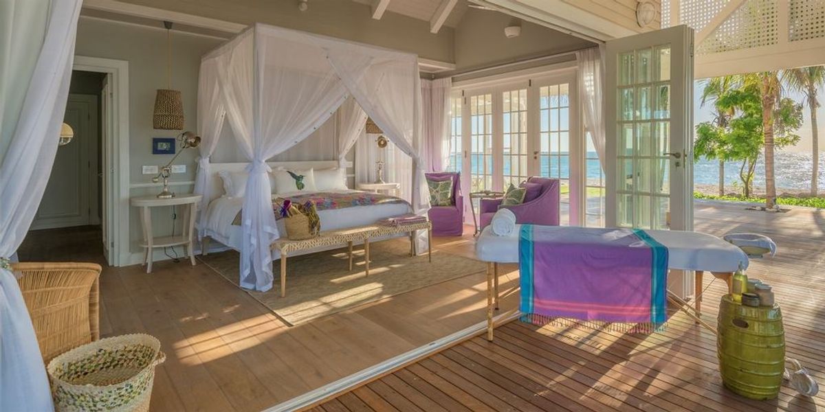 Thanda Island villa photo.
