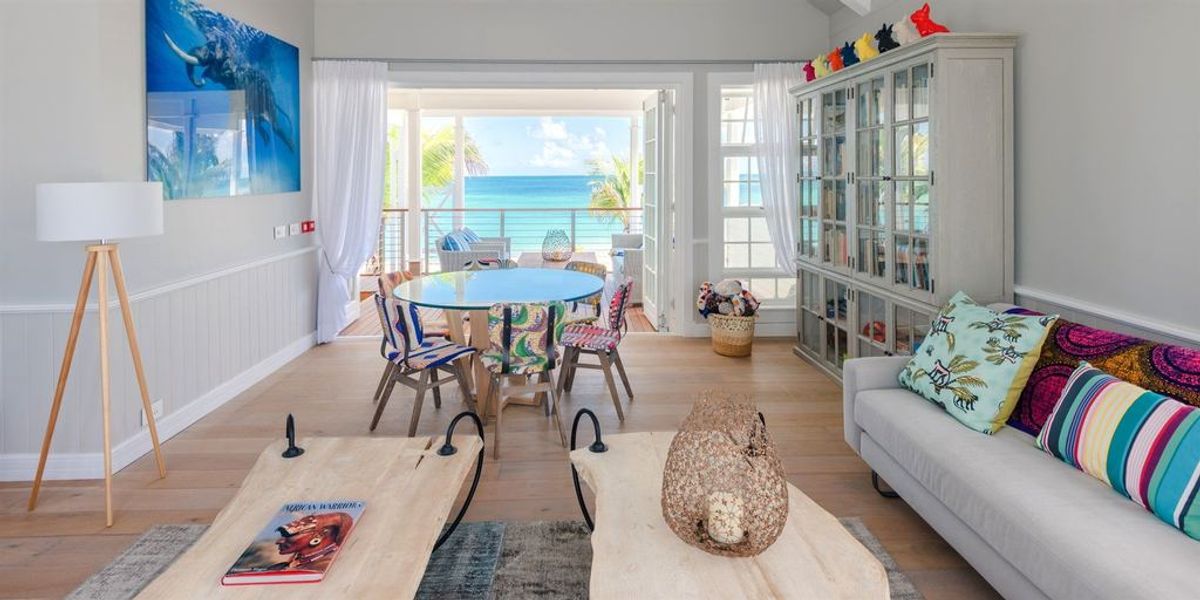 Thanda Island villa photo.