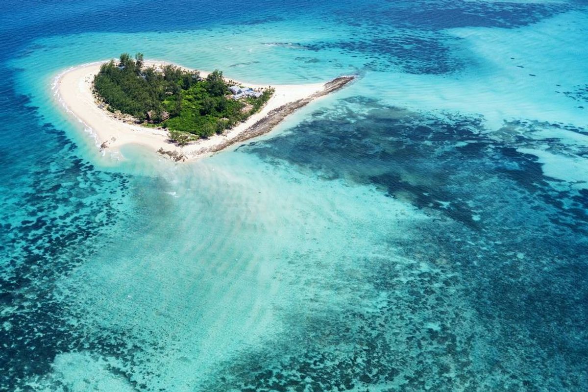 Thanda Island villa photo.