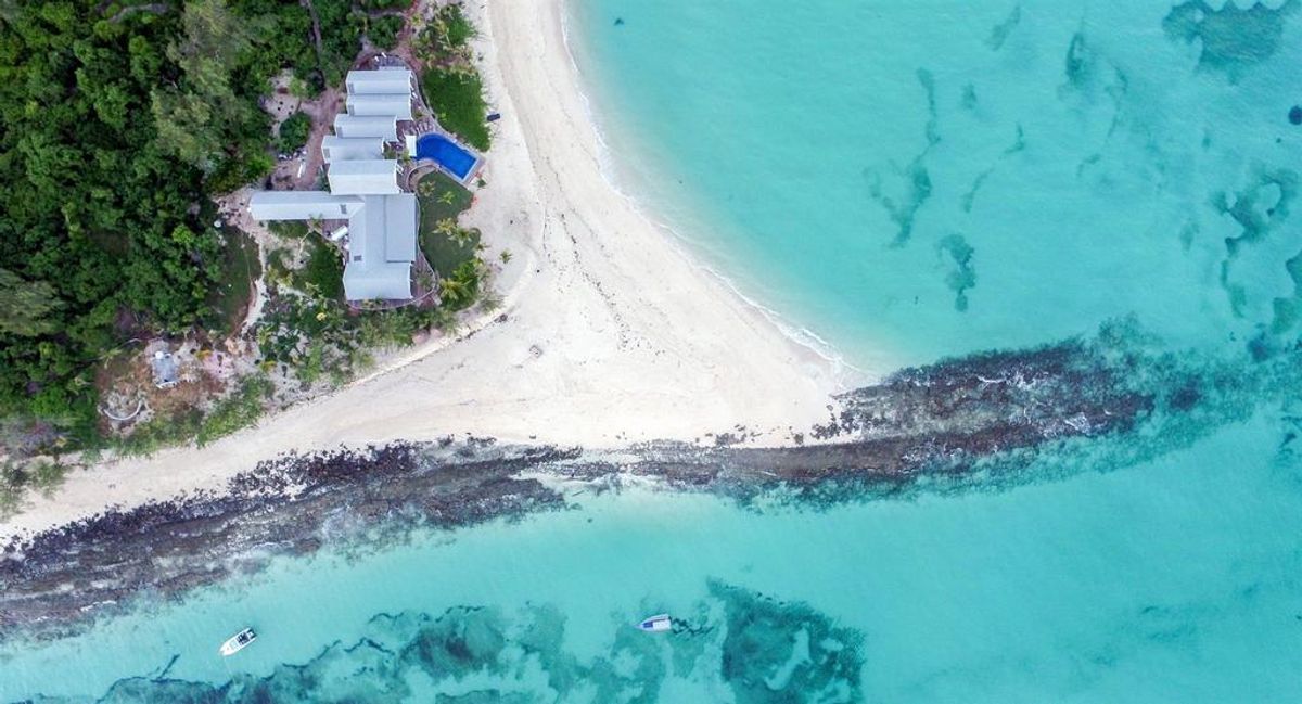 Thanda Island villa photo.