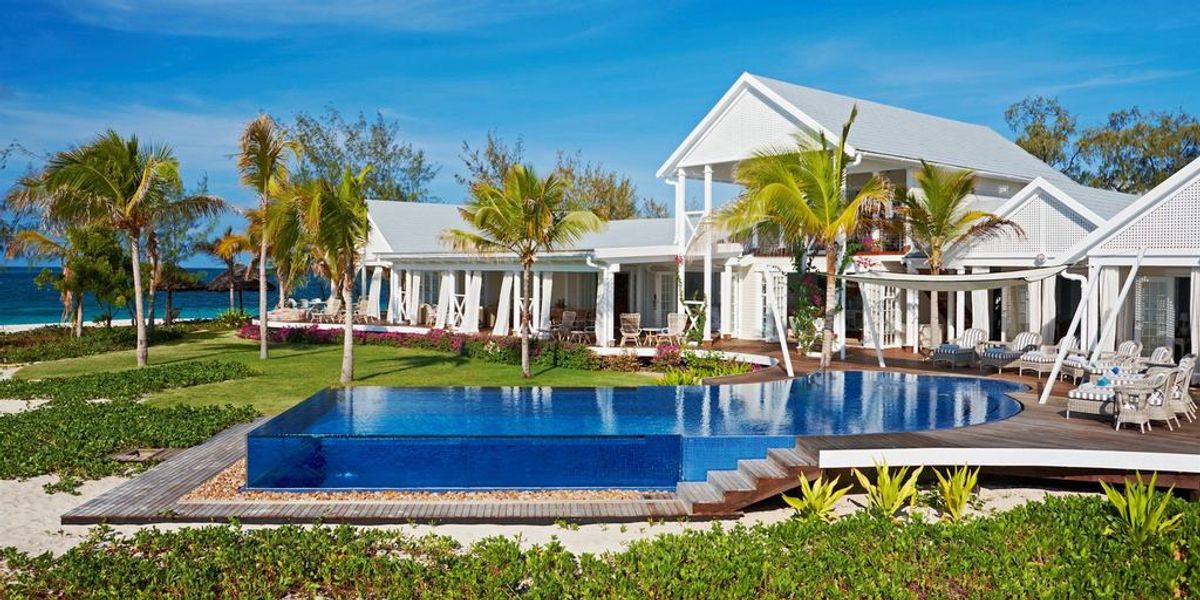 Thanda Island villa photo.