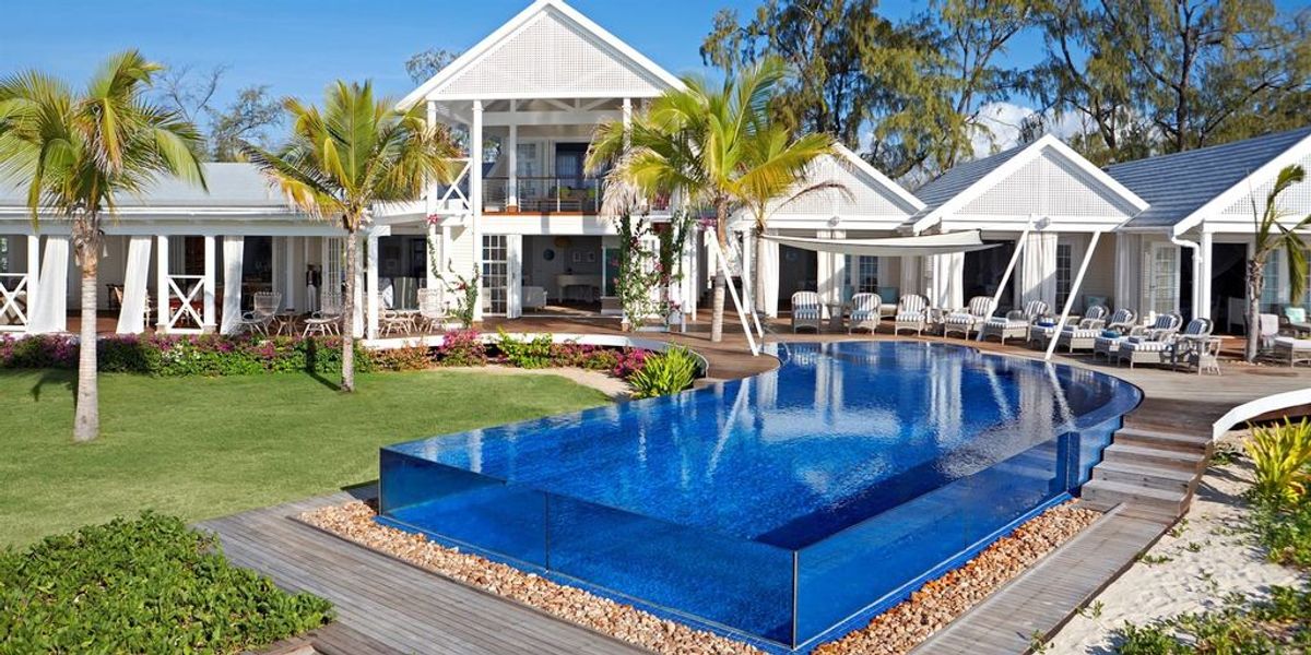 Thanda Island villa photo.