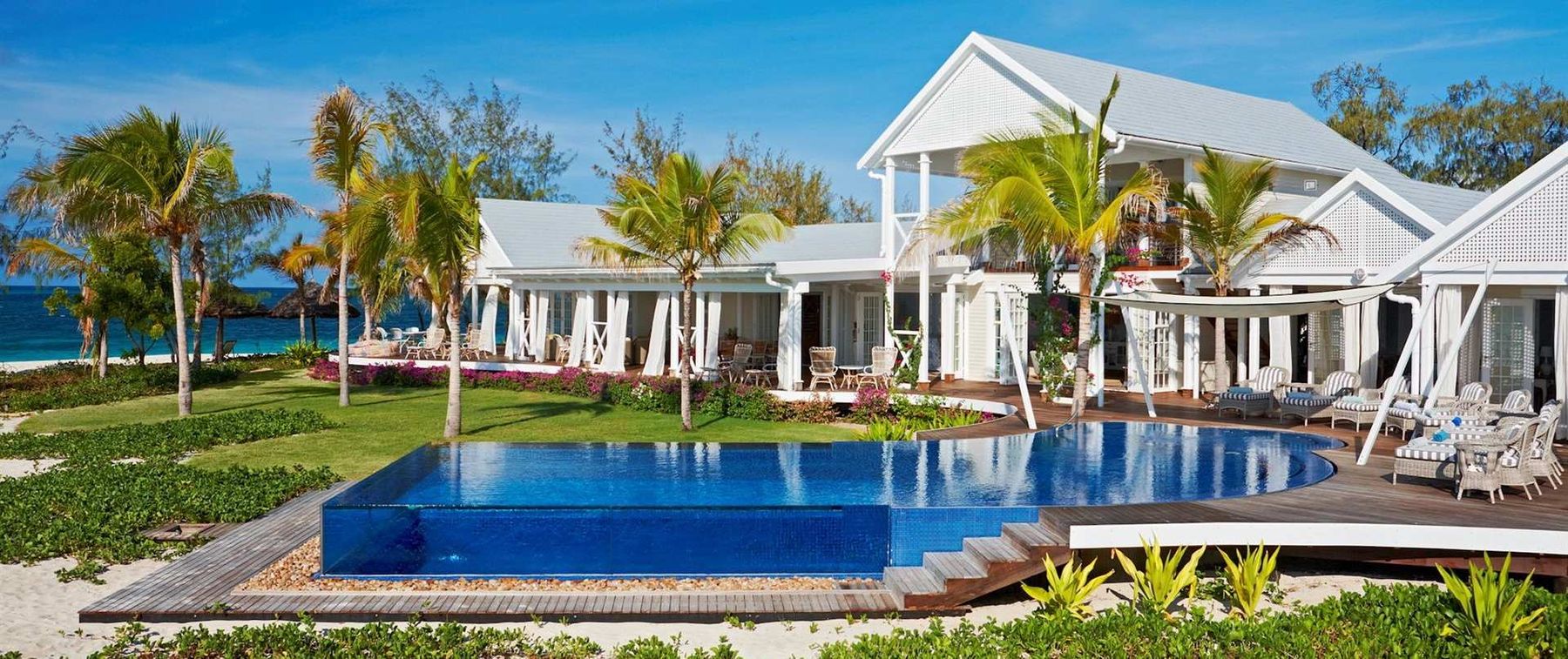 Thanda Island villa photo.