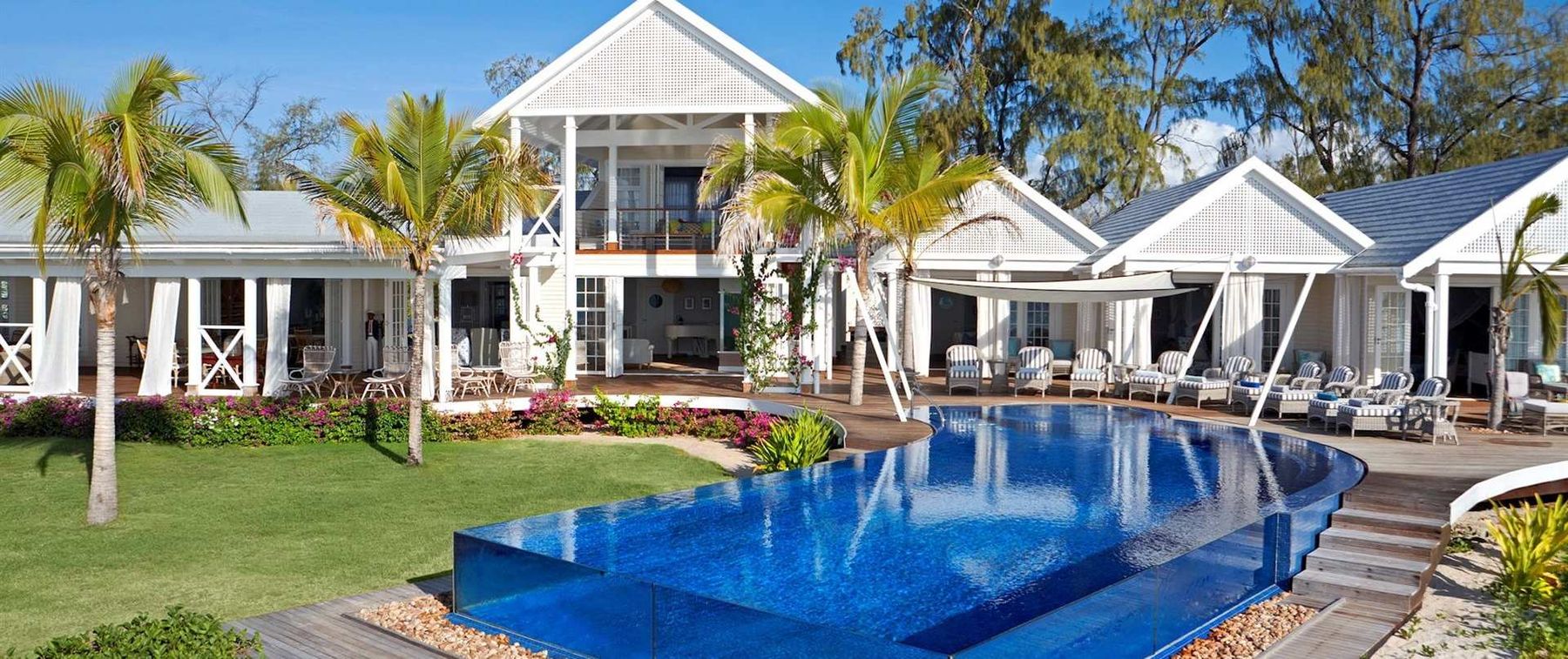 Thanda Island villa photo.