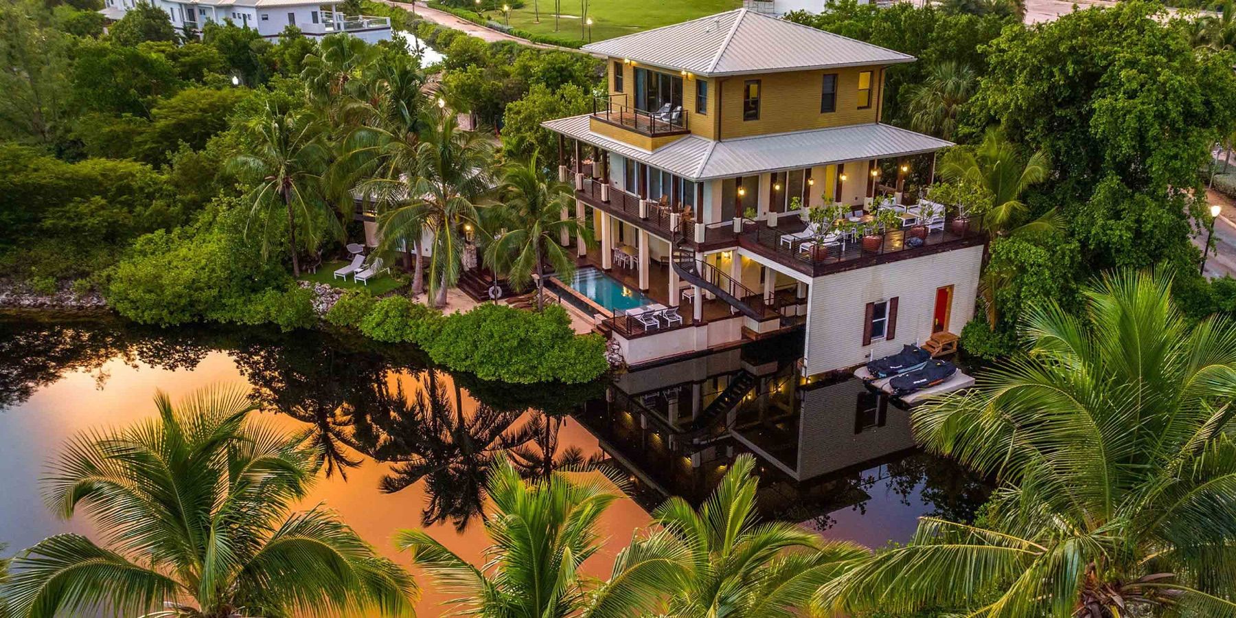 Ritz-Carlton Deckhouse #1 in Seven Mile Beach