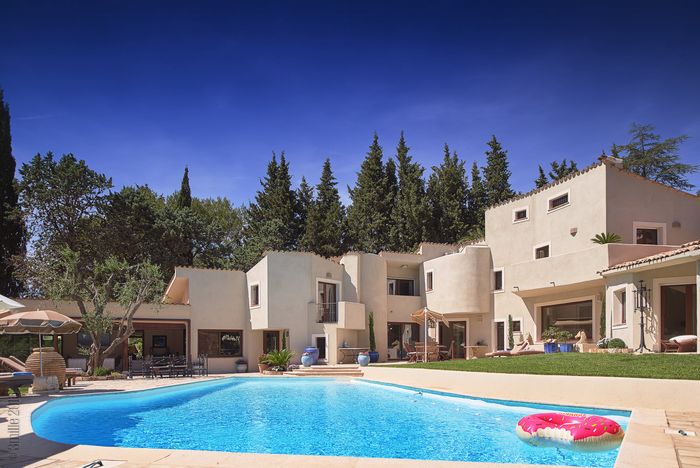 La Trezane villa photo.