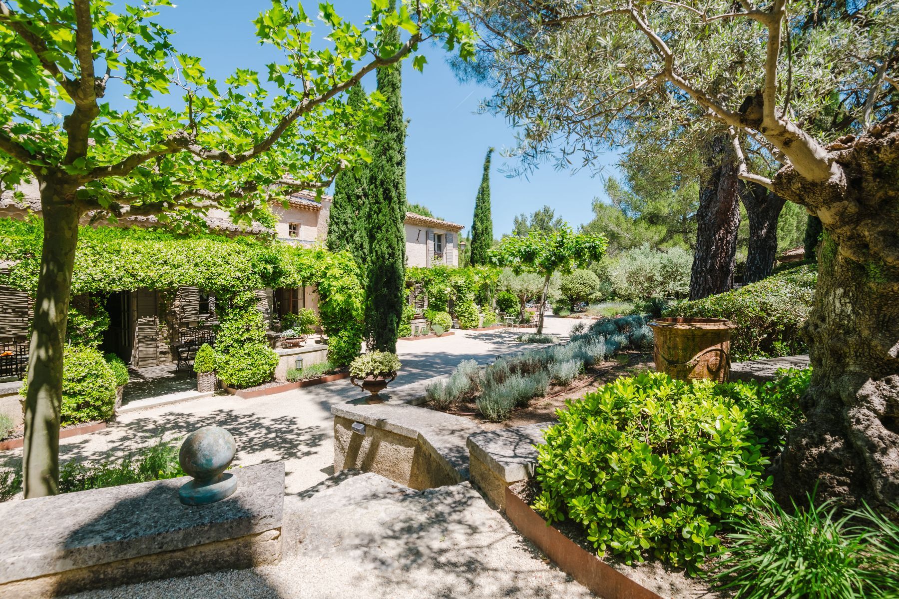 Le Mas d'Eygalieres villa photo.