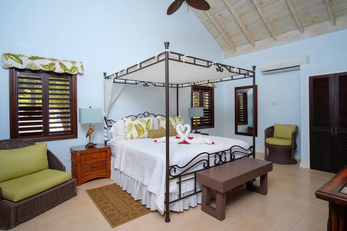 Alamada Suite king bedroom in the garden cottage