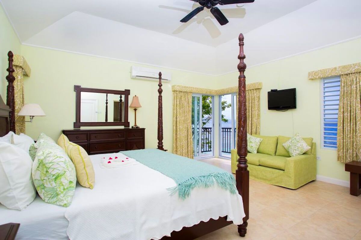 Golden View king bedroom