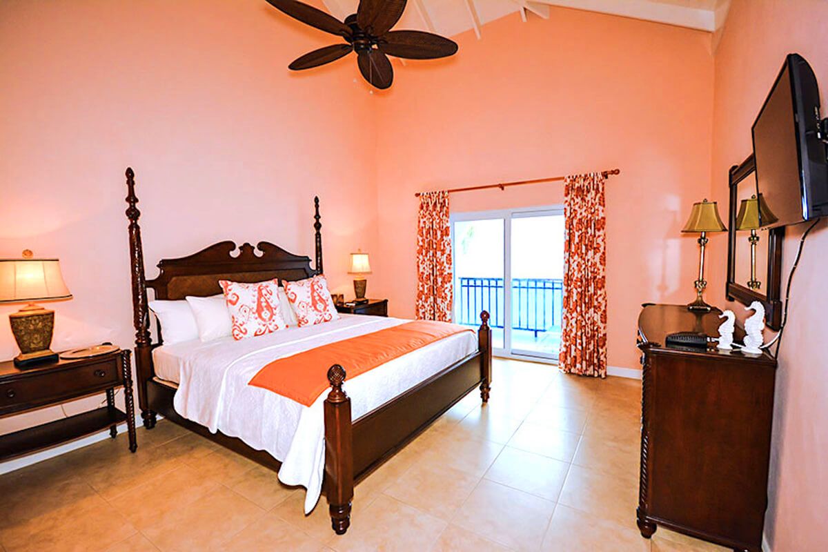 Poinciana Suite king bed