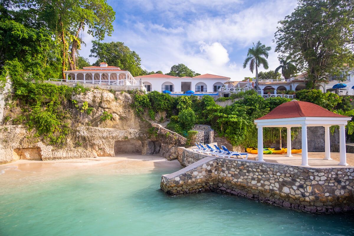 Beach and waterside gazebo at Golden Clouds