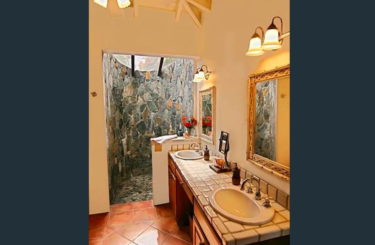 Bathroom - identical master bathrooms