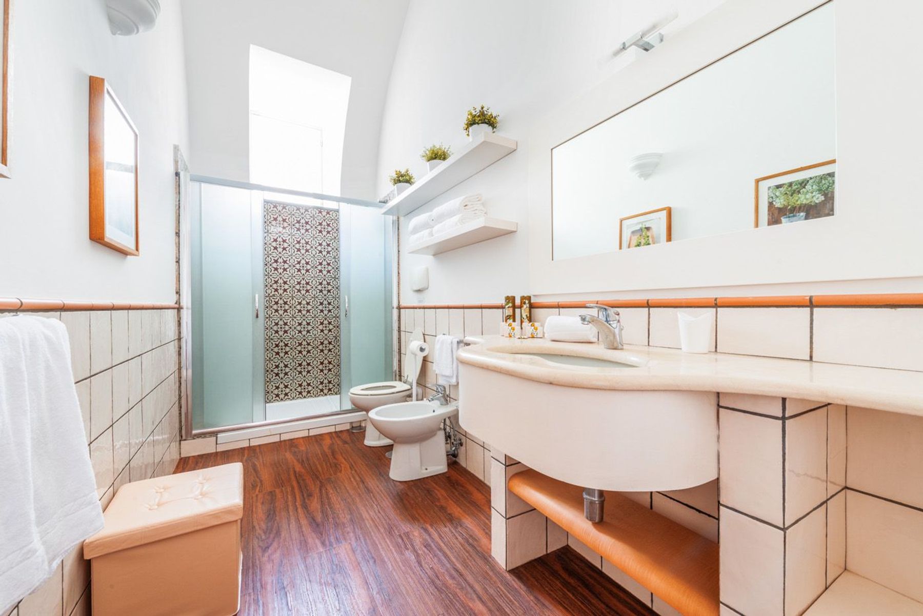 Romeo villa photo.