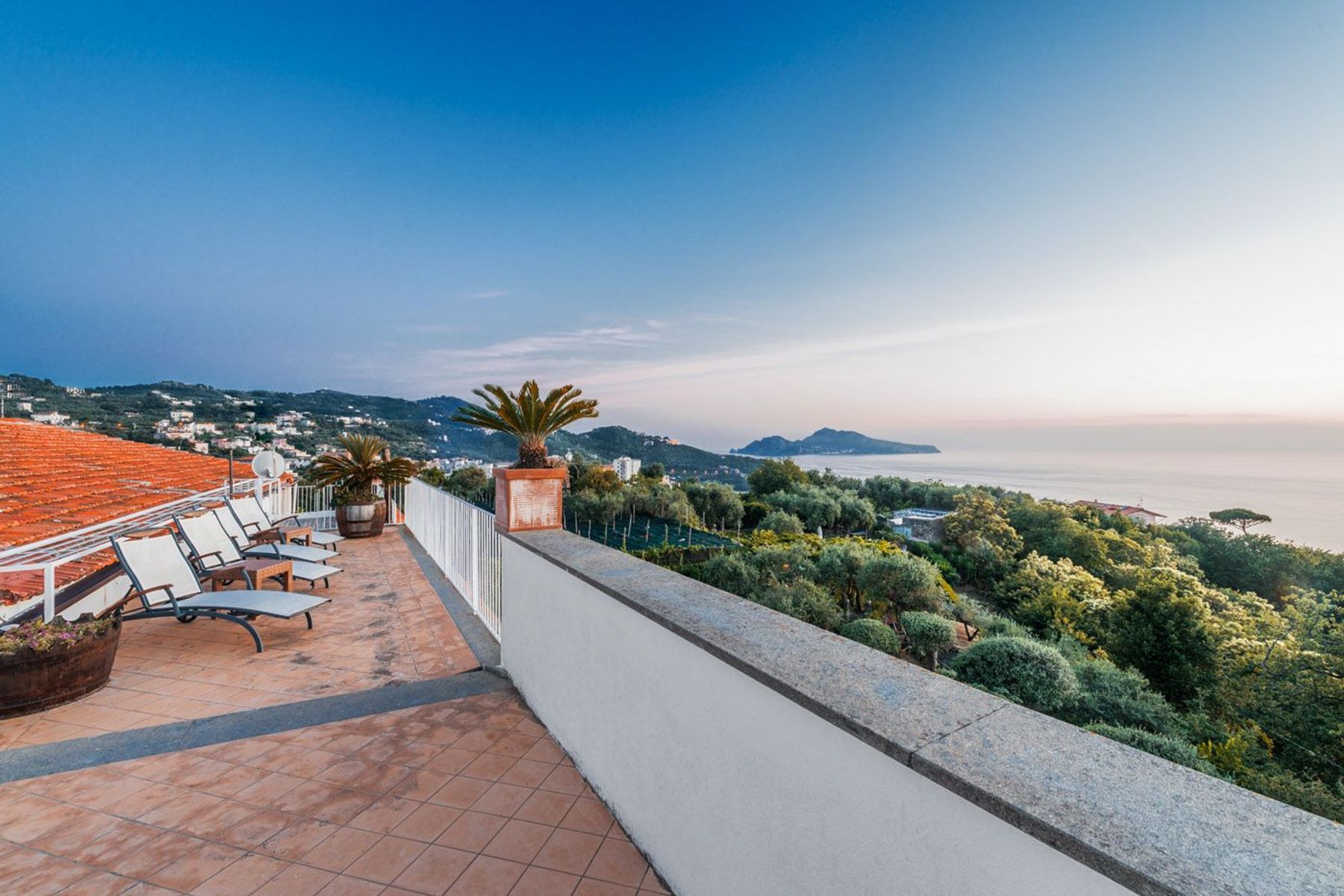 Romeo villa photo.