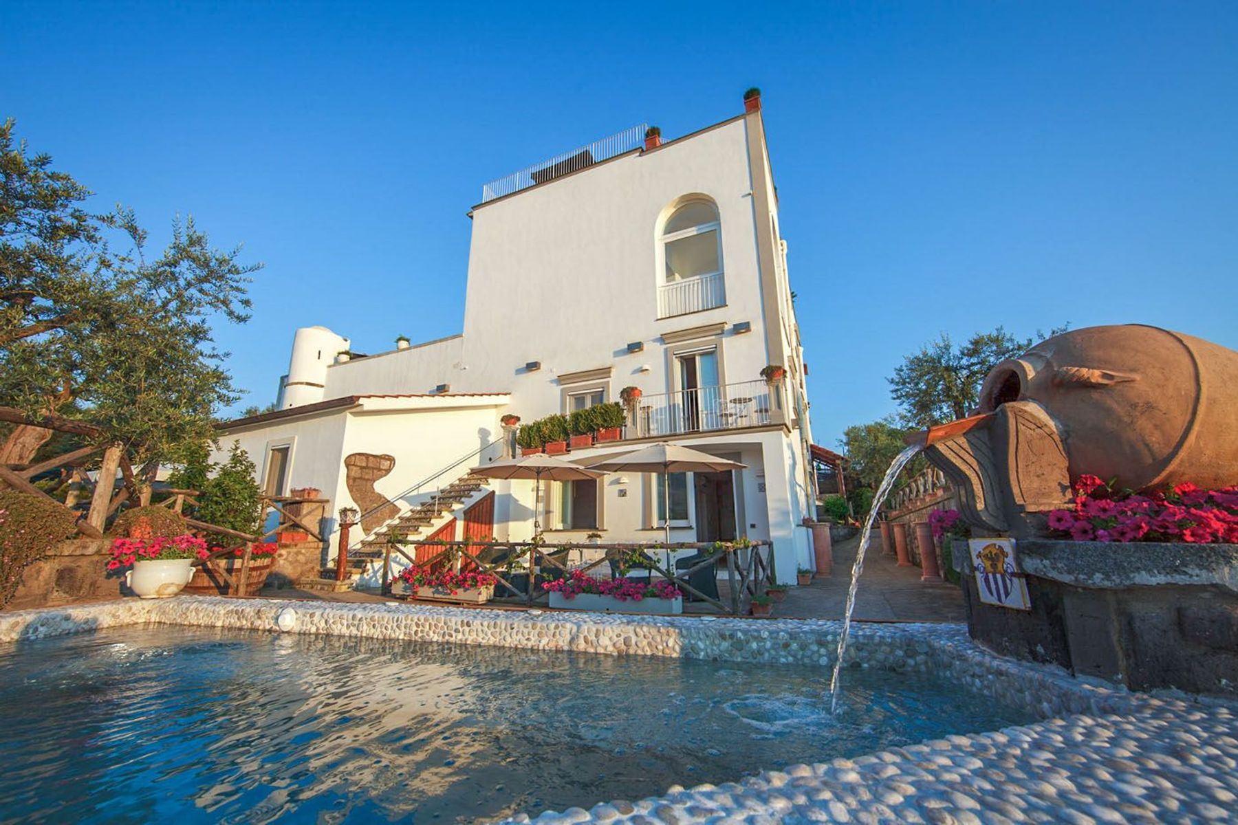 Romeo villa photo.